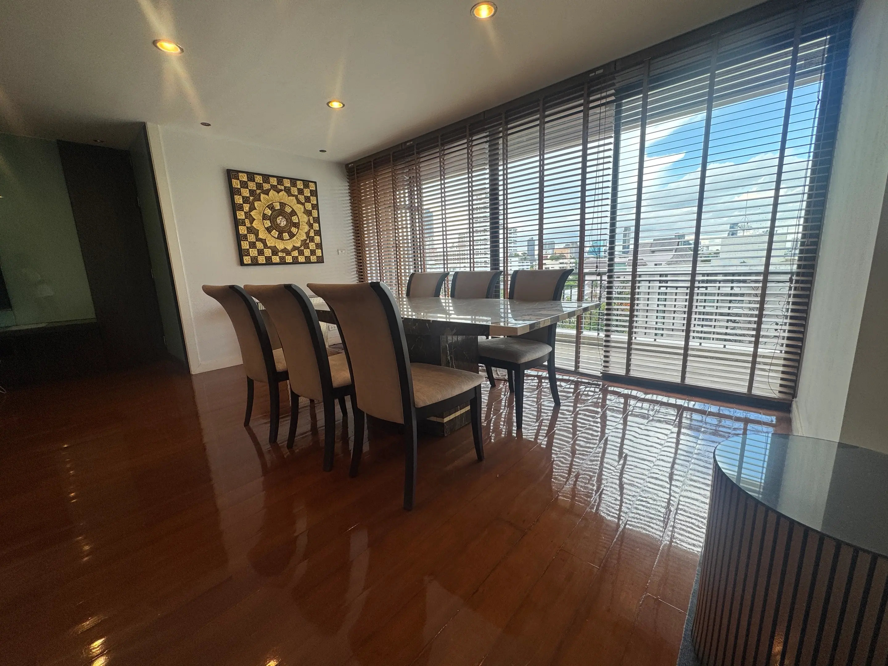 Large terrace condo in Sukhumvit 31 for sale 