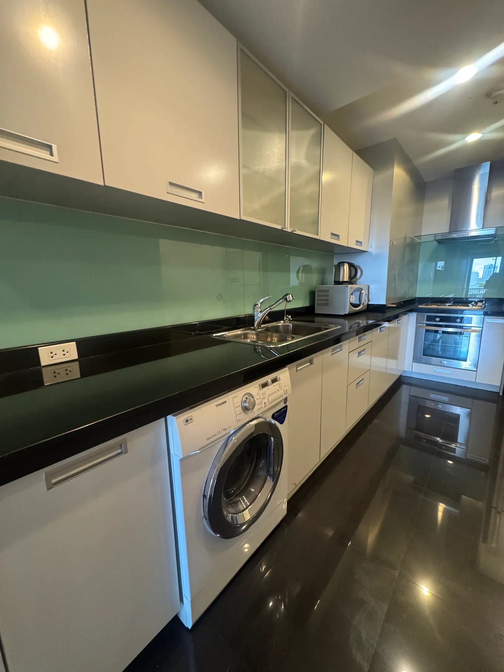 Large terrace condo in Sukhumvit 31 for sale 