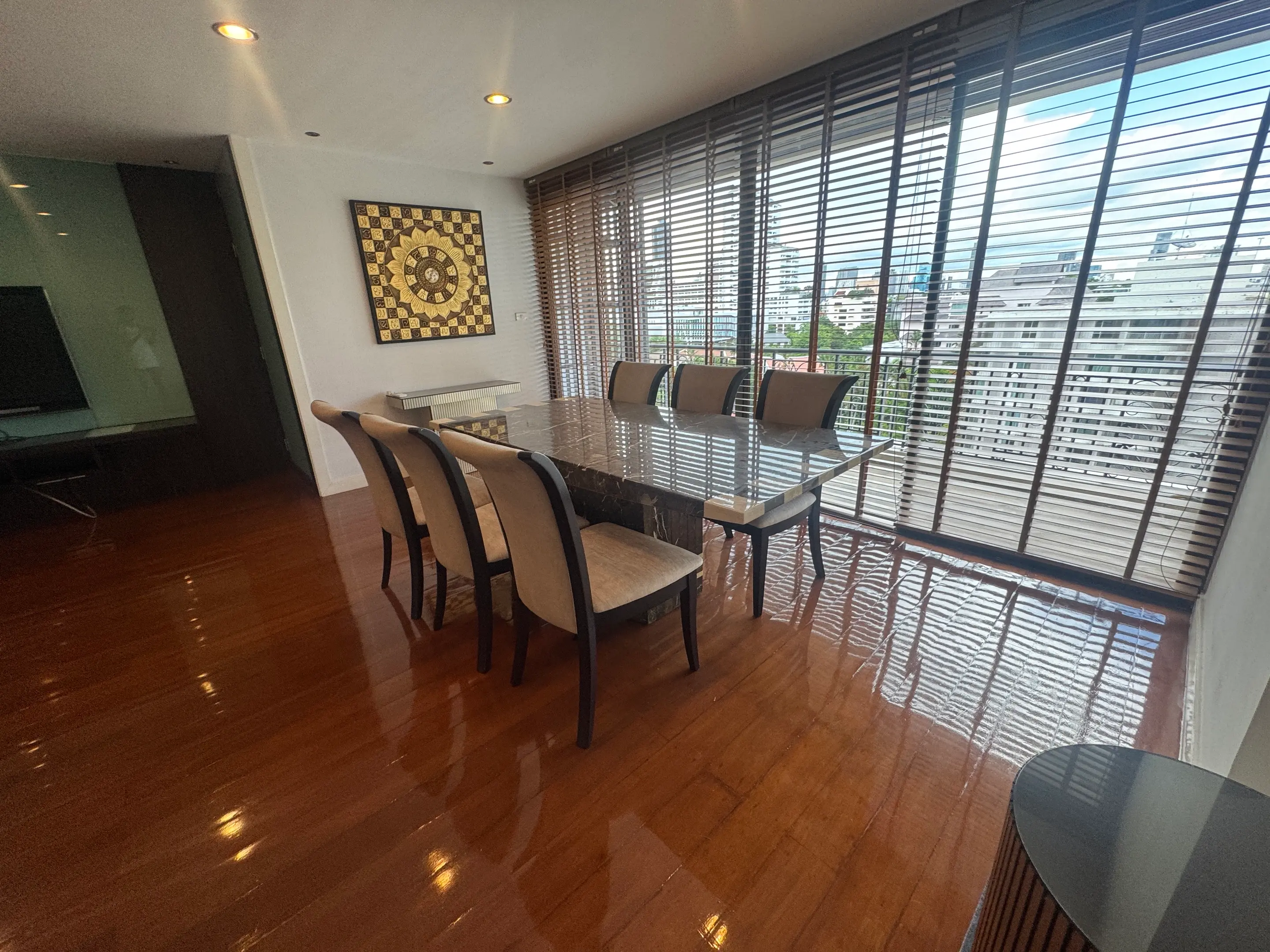 Large terrace condo in Sukhumvit 31 for sale 