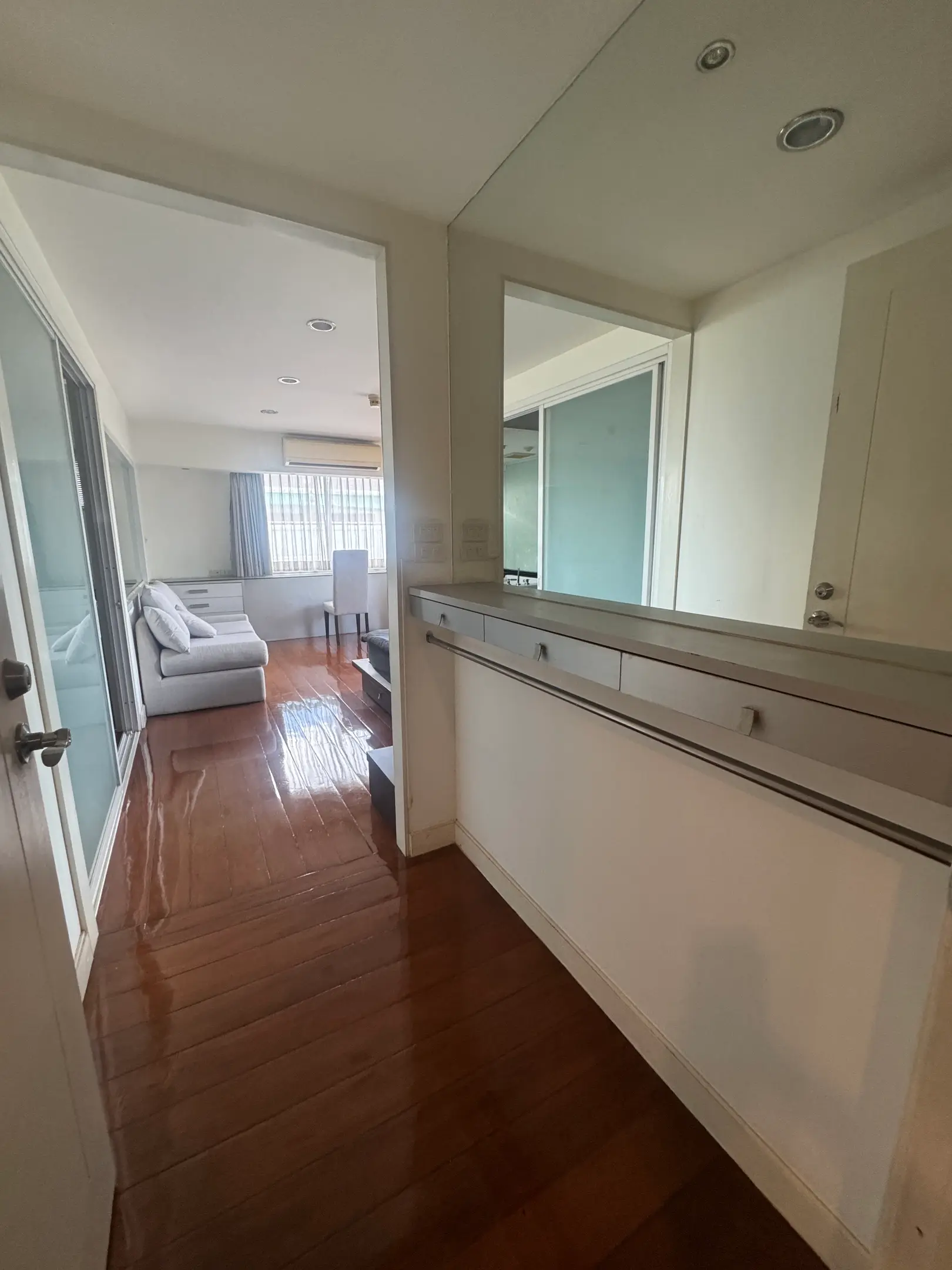 Large terrace condo in Sukhumvit 31 for sale 