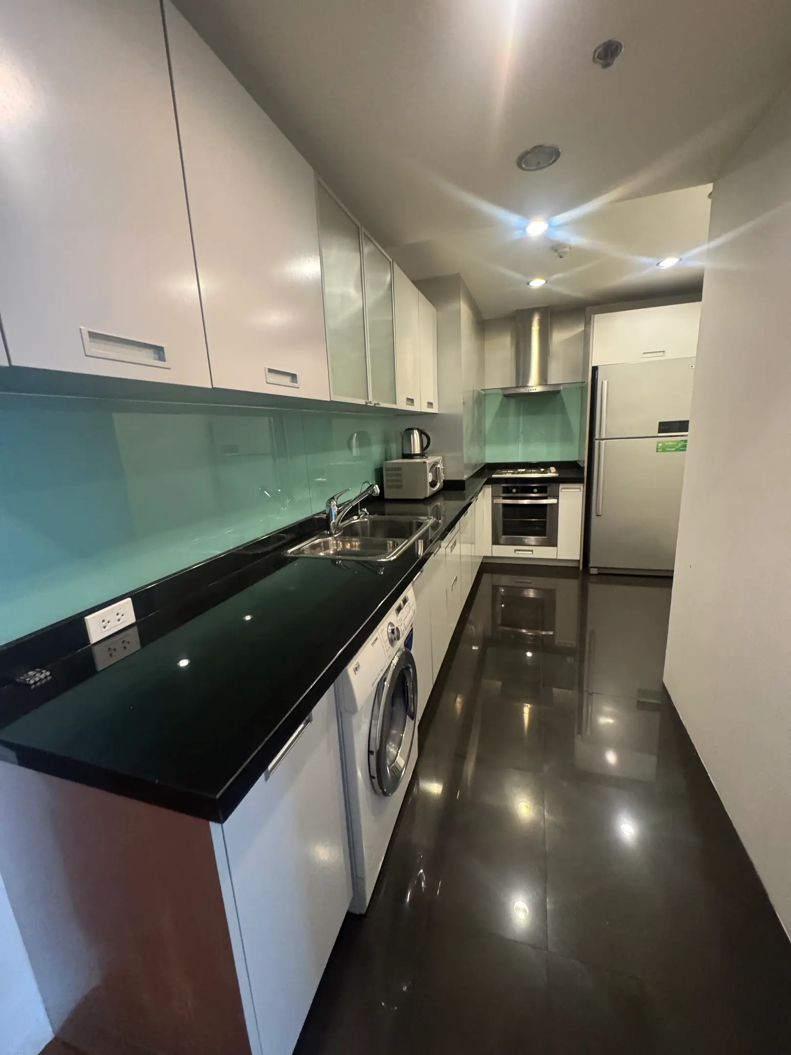 Large terrace condo in Sukhumvit 31 for sale 