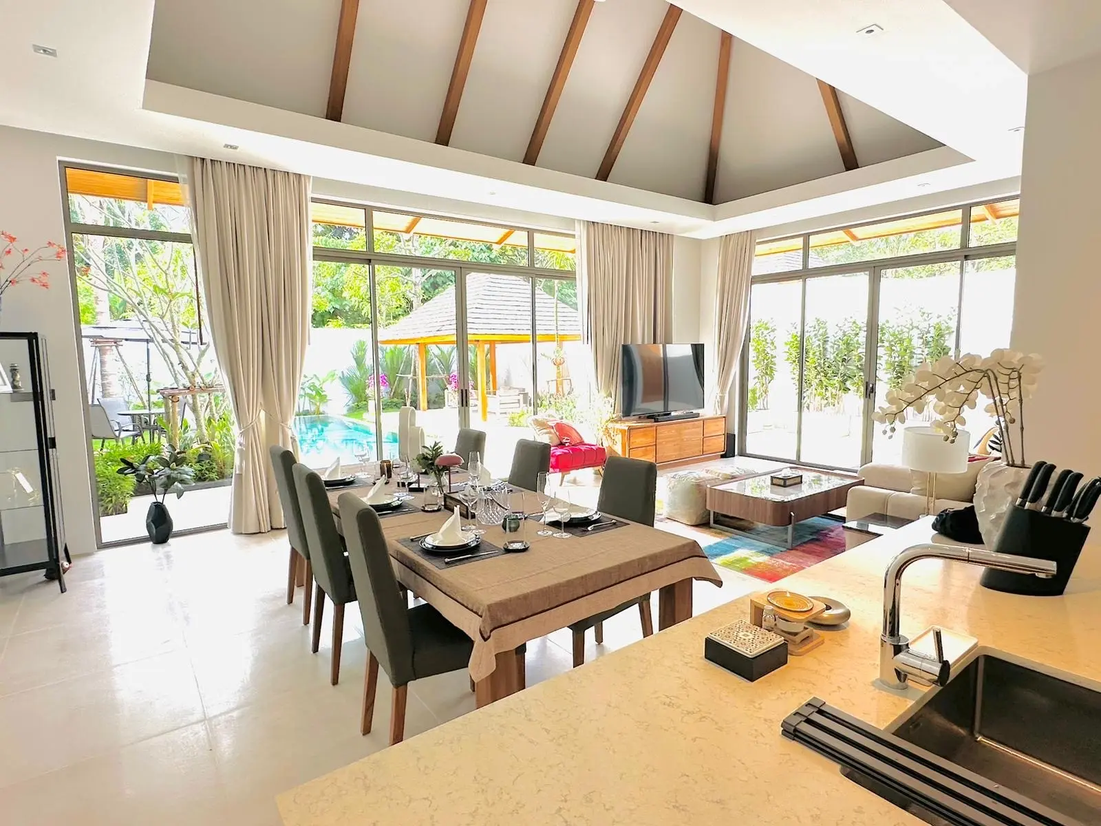 Phuket Pool Villa for weekly & monthly holiday rental 