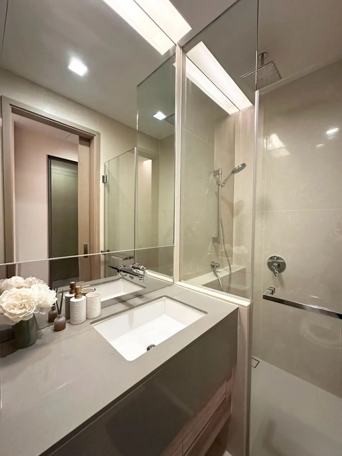 The Esse Asoke for rent 1 bed hight floor