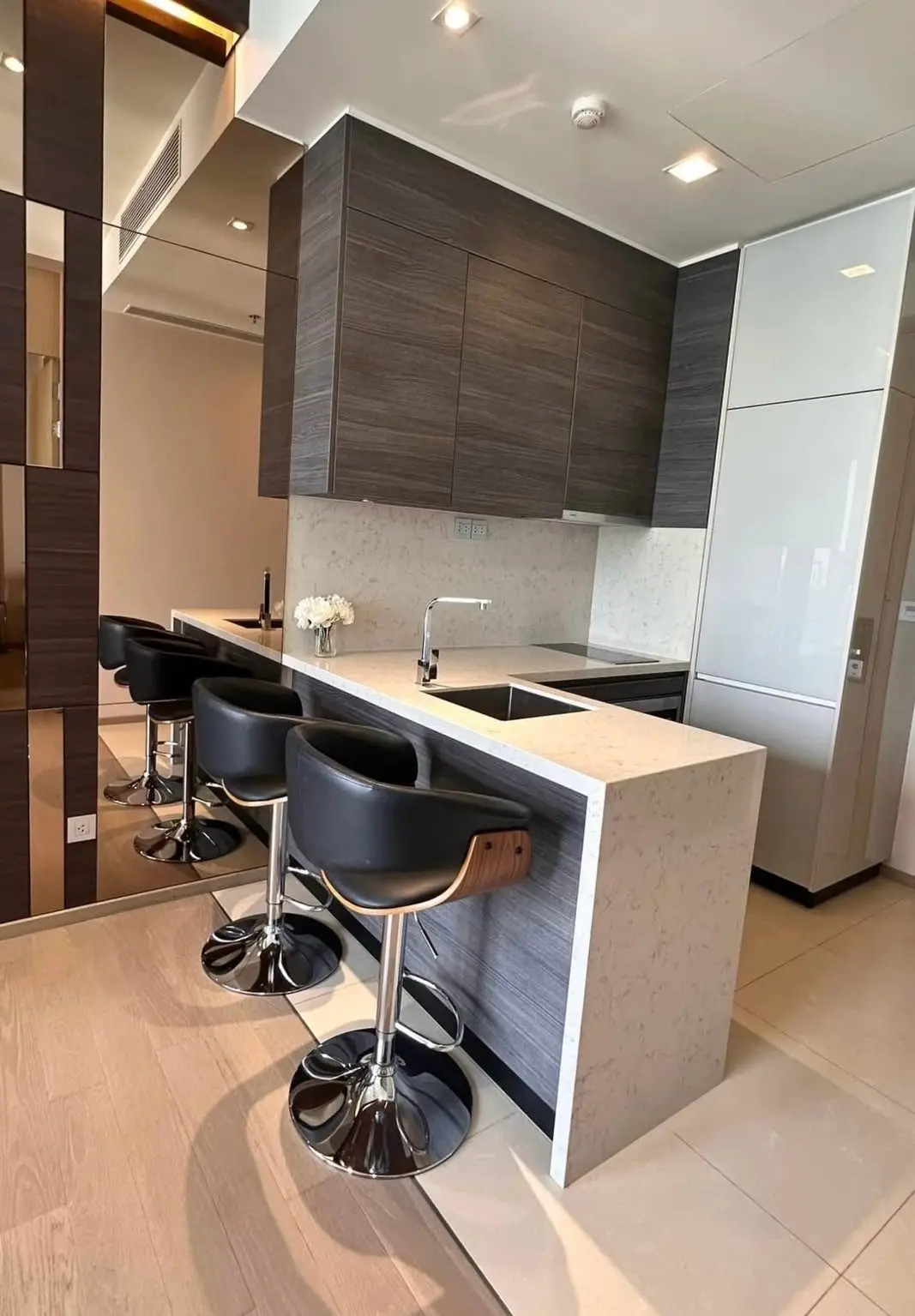 The Esse Asoke for rent 1 bed hight floor