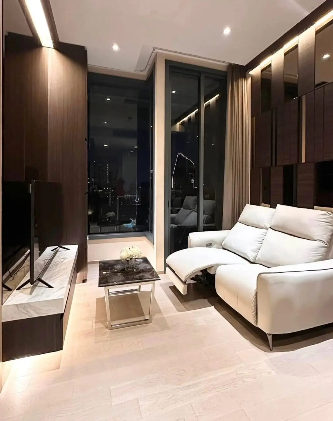 The Esse Asoke for rent 1 bed hight floor