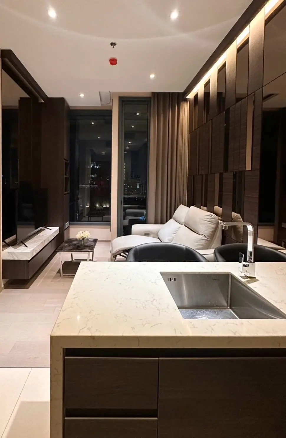 The Esse Asoke for rent 1 bed hight floor