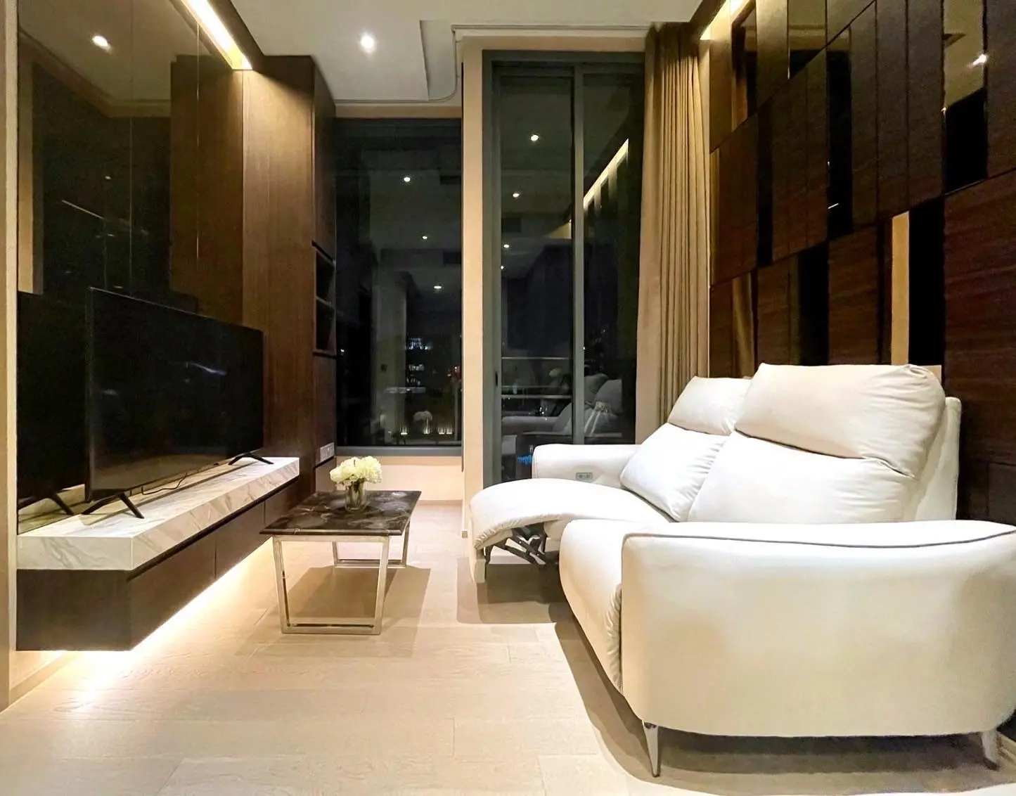 The Esse Asoke for rent 1 bed hight floor