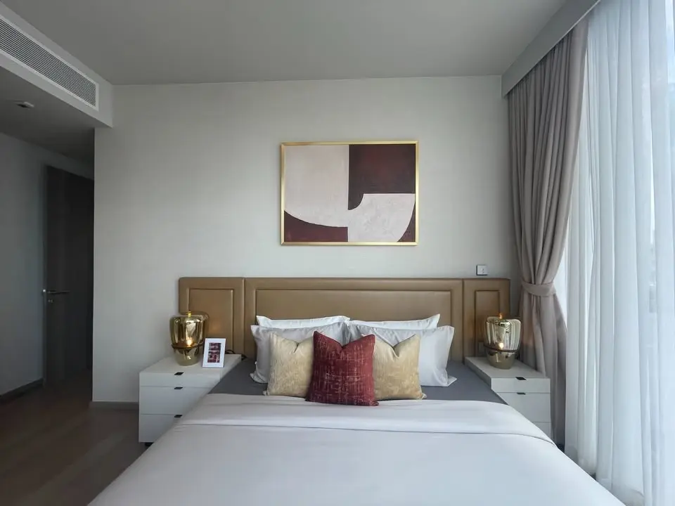 Luxury brand new furniture at Celes Asoke for rent 