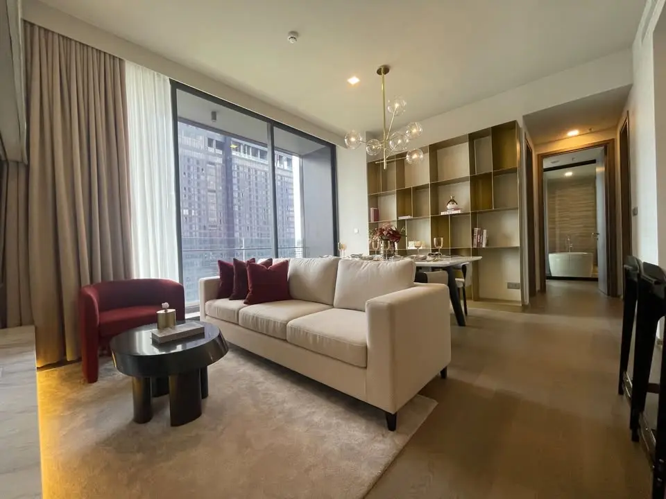 Luxury brand new furniture at Celes Asoke for rent 