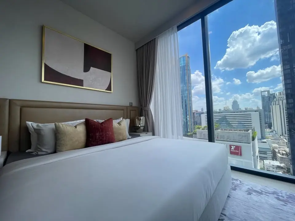 Luxury brand new furniture at Celes Asoke for rent 