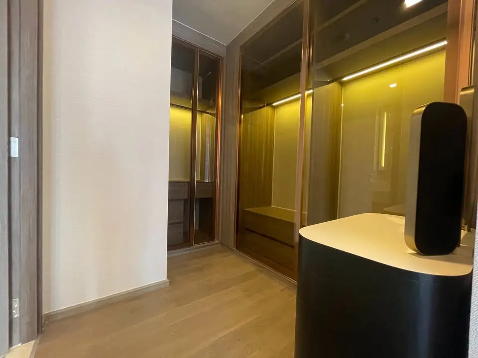 Luxury brand new furniture at Celes Asoke for rent 