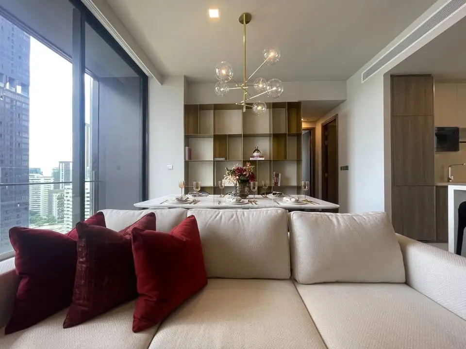 Luxury brand new furniture at Celes Asoke for rent 