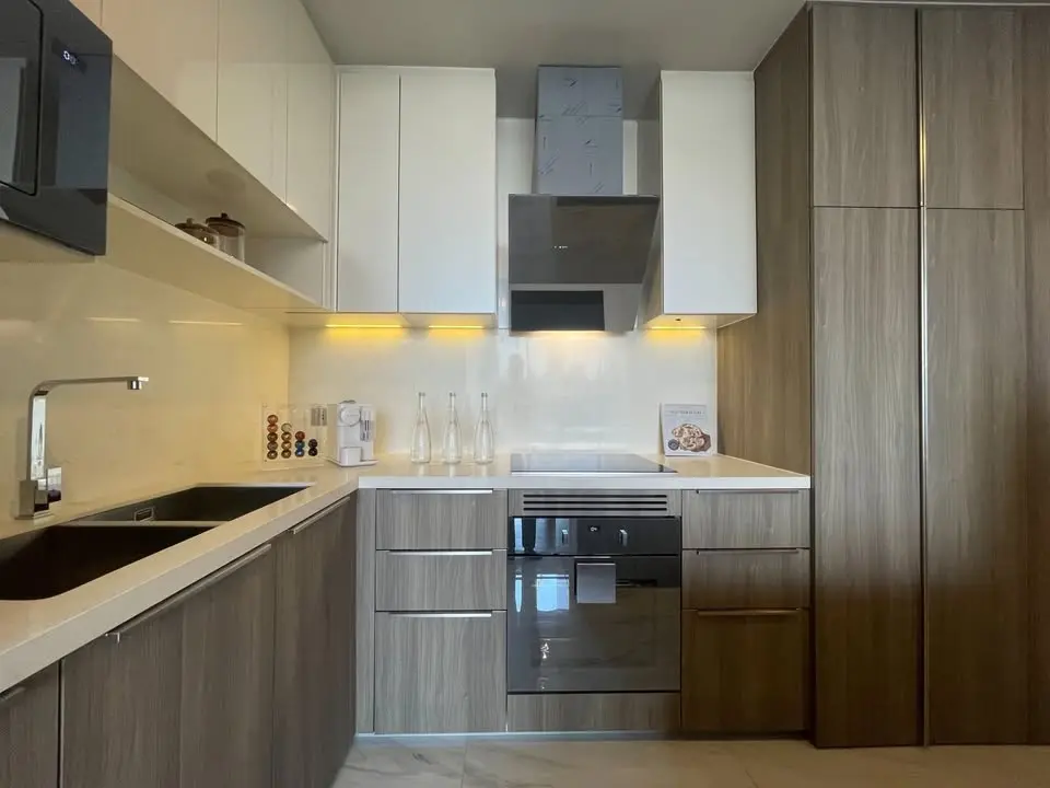 Luxury brand new furniture at Celes Asoke for rent 
