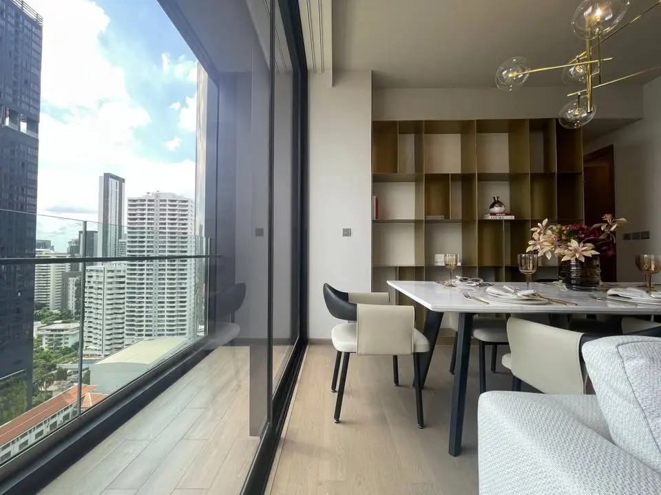 Luxury brand new furniture at Celes Asoke for rent 