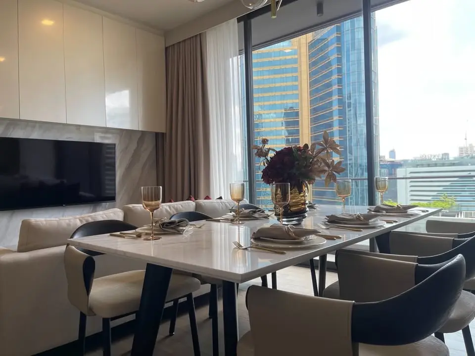 Luxury brand new furniture at Celes Asoke for rent 