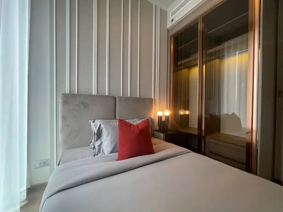 Luxury brand new furniture at Celes Asoke for rent 