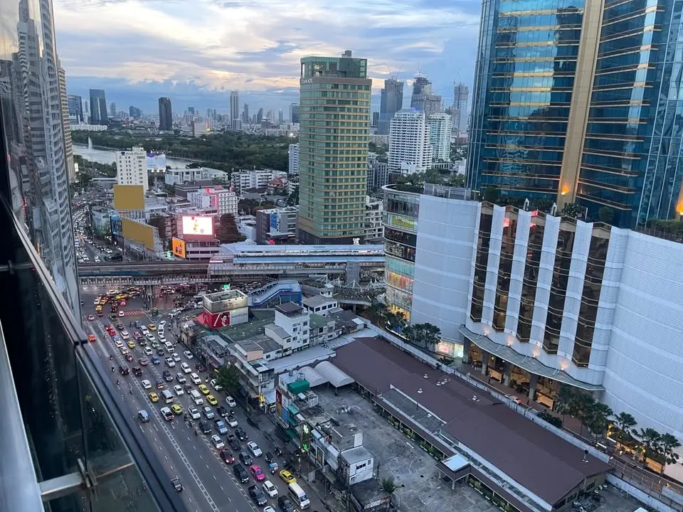 Luxury brand new furniture at Celes Asoke for rent 