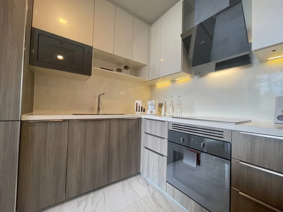 Luxury brand new furniture at Celes Asoke for rent 