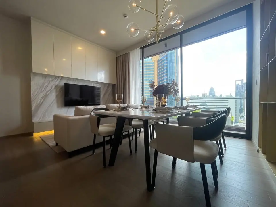Luxury brand new furniture at Celes Asoke for rent 