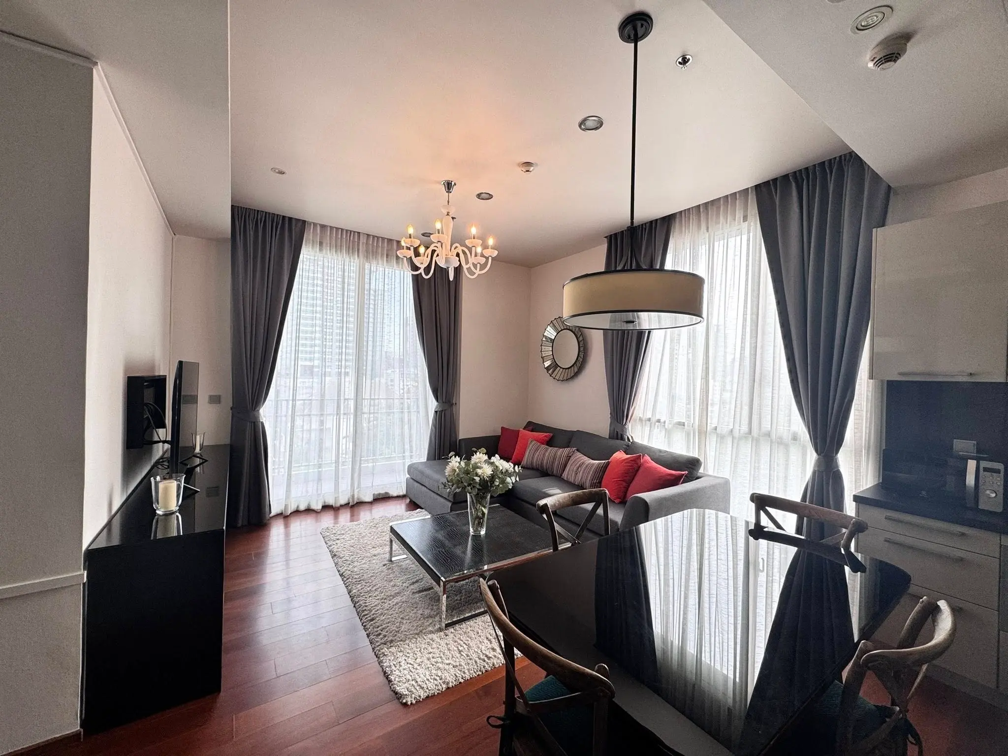 Luxury condo in near BTS in Thonglor for rent 