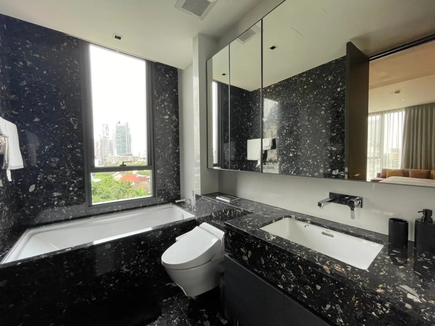 Beatniq Corner Unit for sale with tenant- near BTS Thonglor -Phrompong