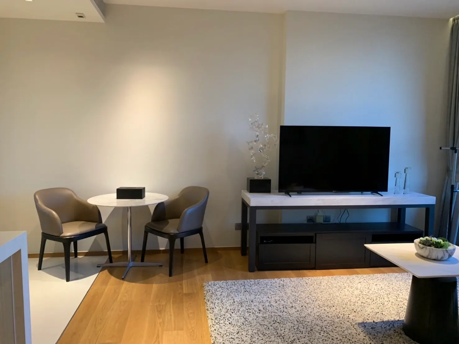 Beatniq Corner Unit for sale with tenant- near BTS Thonglor -Phrompong
