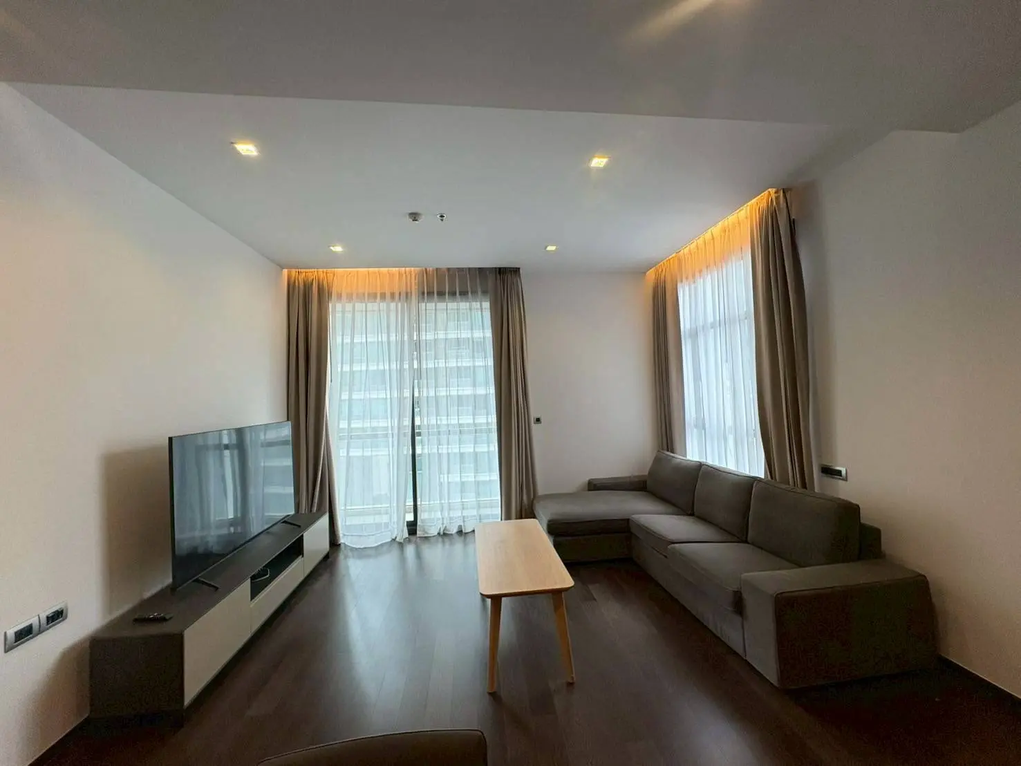 Condo The XXIX by Sansiri 2  corner unit  for rent in Sukhumvit 39