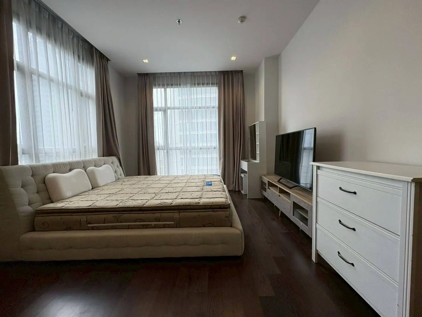 Condo The XXIX by Sansiri 2  corner unit  for rent in Sukhumvit 39