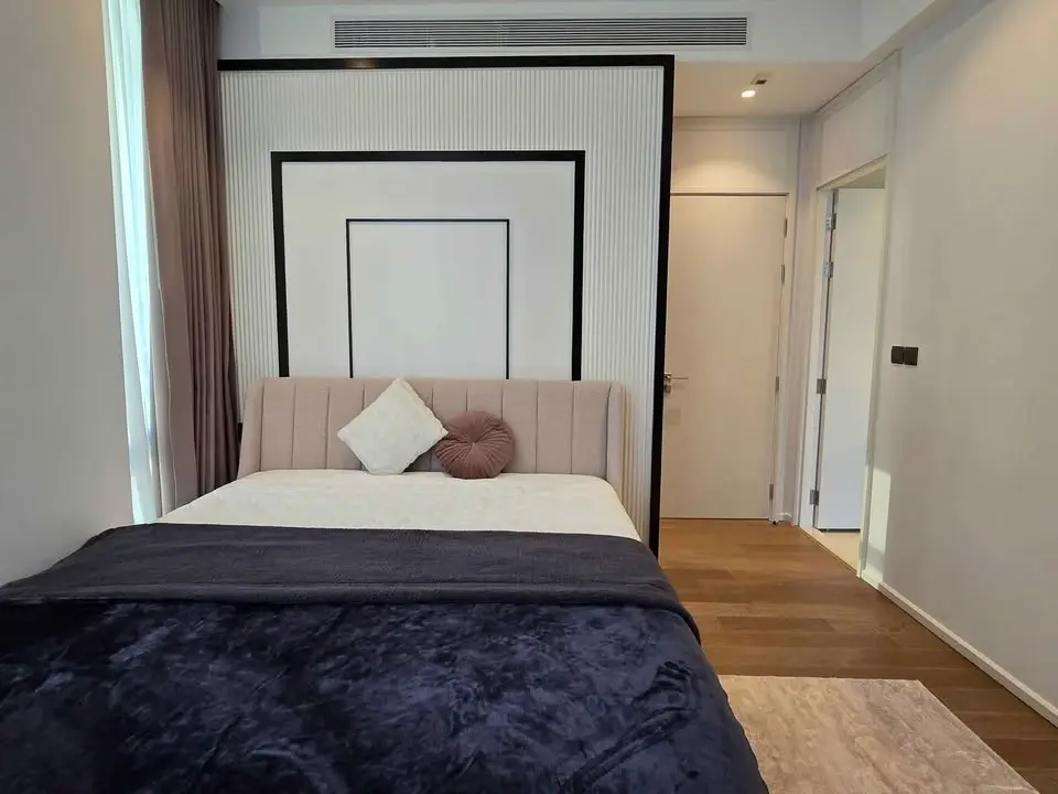Muniq Langsuan 2 beds 3 bath fully furnised Available Now.(Pet Friendly)