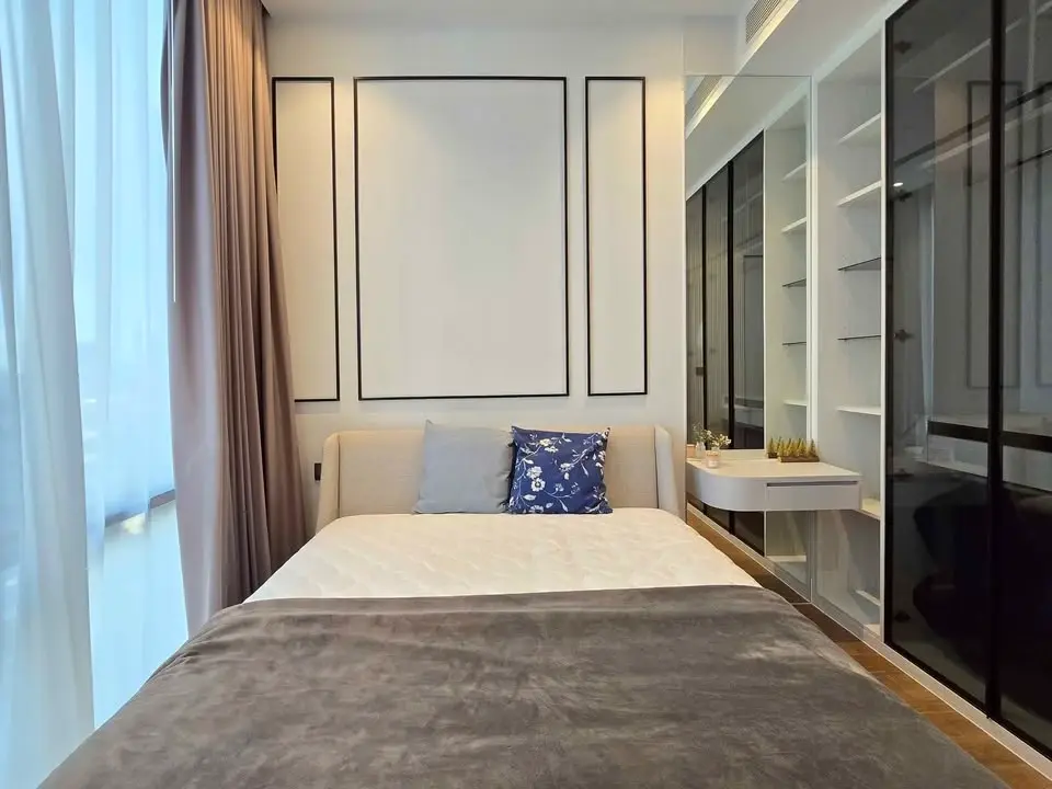 Muniq Langsuan 2 beds 3 bath fully furnised Available Now.(Pet Friendly)