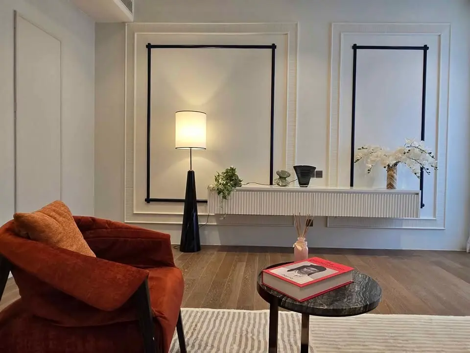 Muniq Langsuan 2 beds 3 bath fully furnised Available Now.(Pet Friendly)
