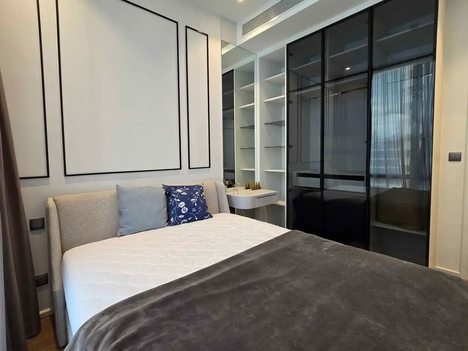 Muniq Langsuan 2 beds 3 bath fully furnised Available Now.(Pet Friendly)