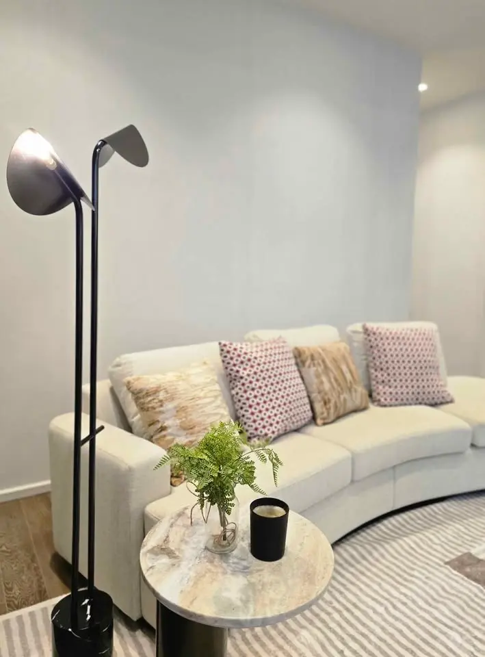 Muniq Langsuan 2 beds 3 bath fully furnised Available Now.(Pet Friendly)