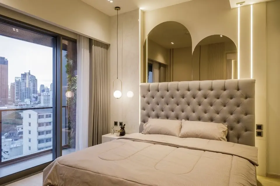 The Strand Thonglor for rent Corner Unit.