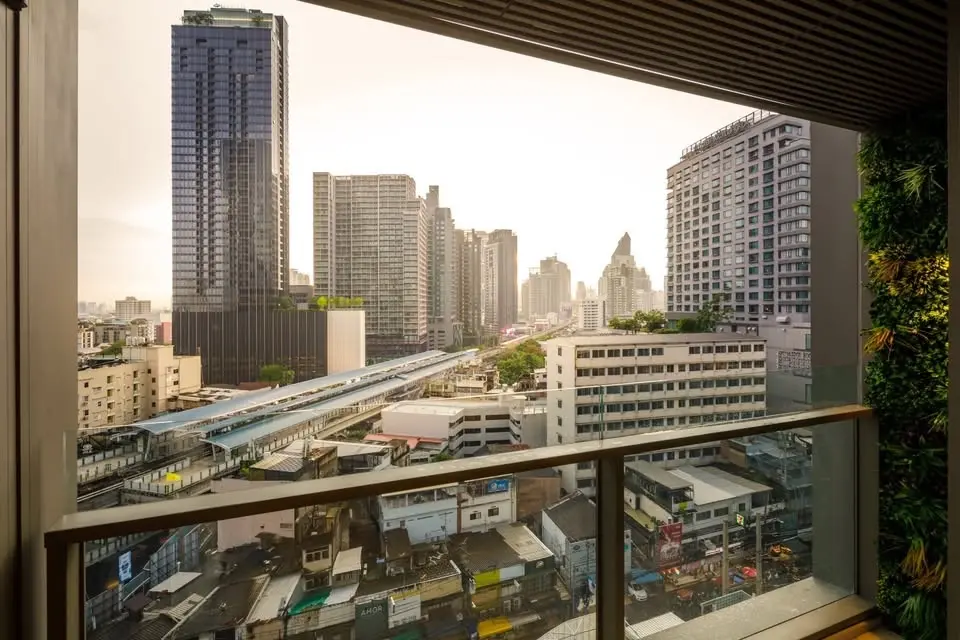 The Strand Thonglor for rent Corner Unit.