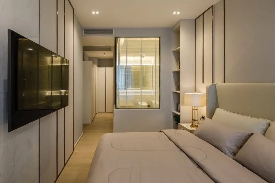The Strand Thonglor for rent Corner Unit.