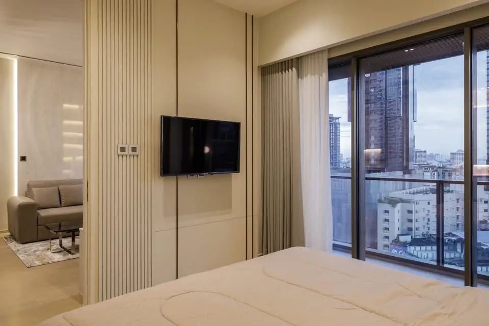 The Strand Thonglor for rent Corner Unit.