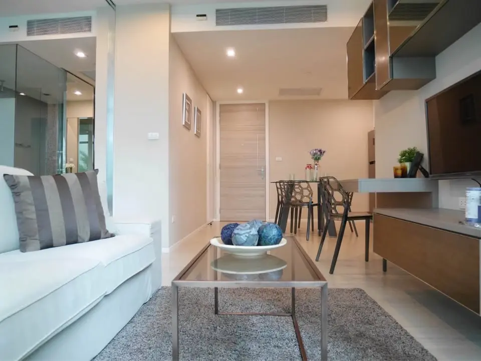 The Room Sukhumvit 21 well decorate for rent 