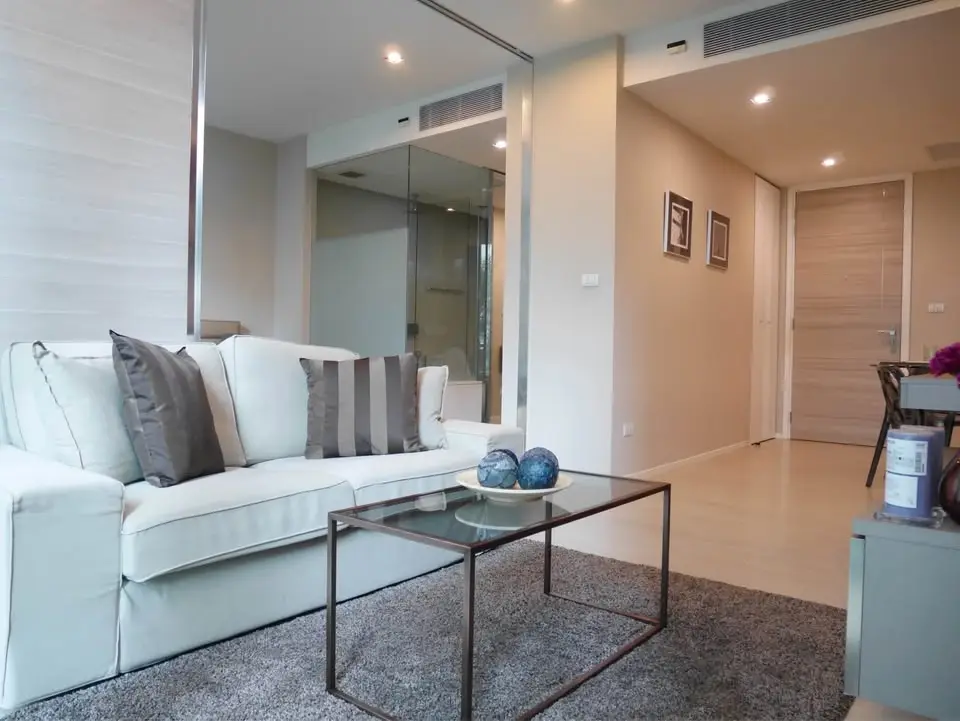 The Room Sukhumvit 21 well decorate for rent 