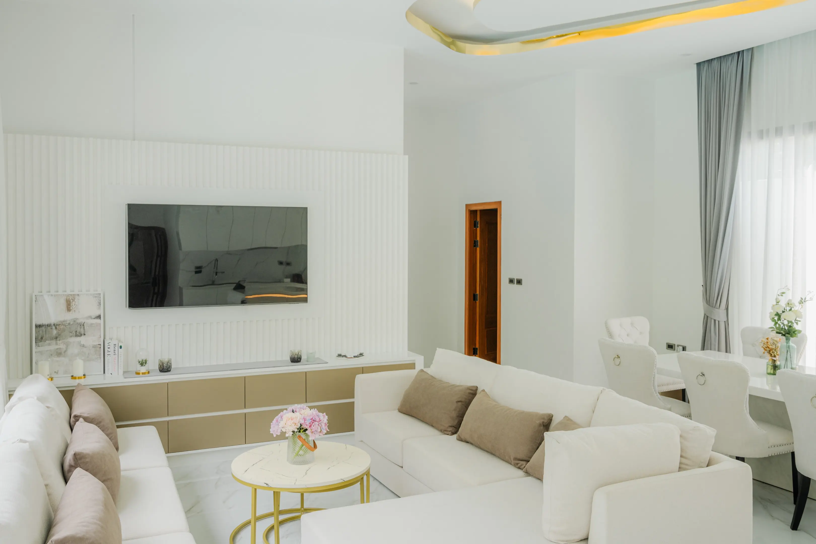 Spacious 5-Bedroom Modern Villa with Private Pool and Scenic Mountain Views in Menara, Phuket