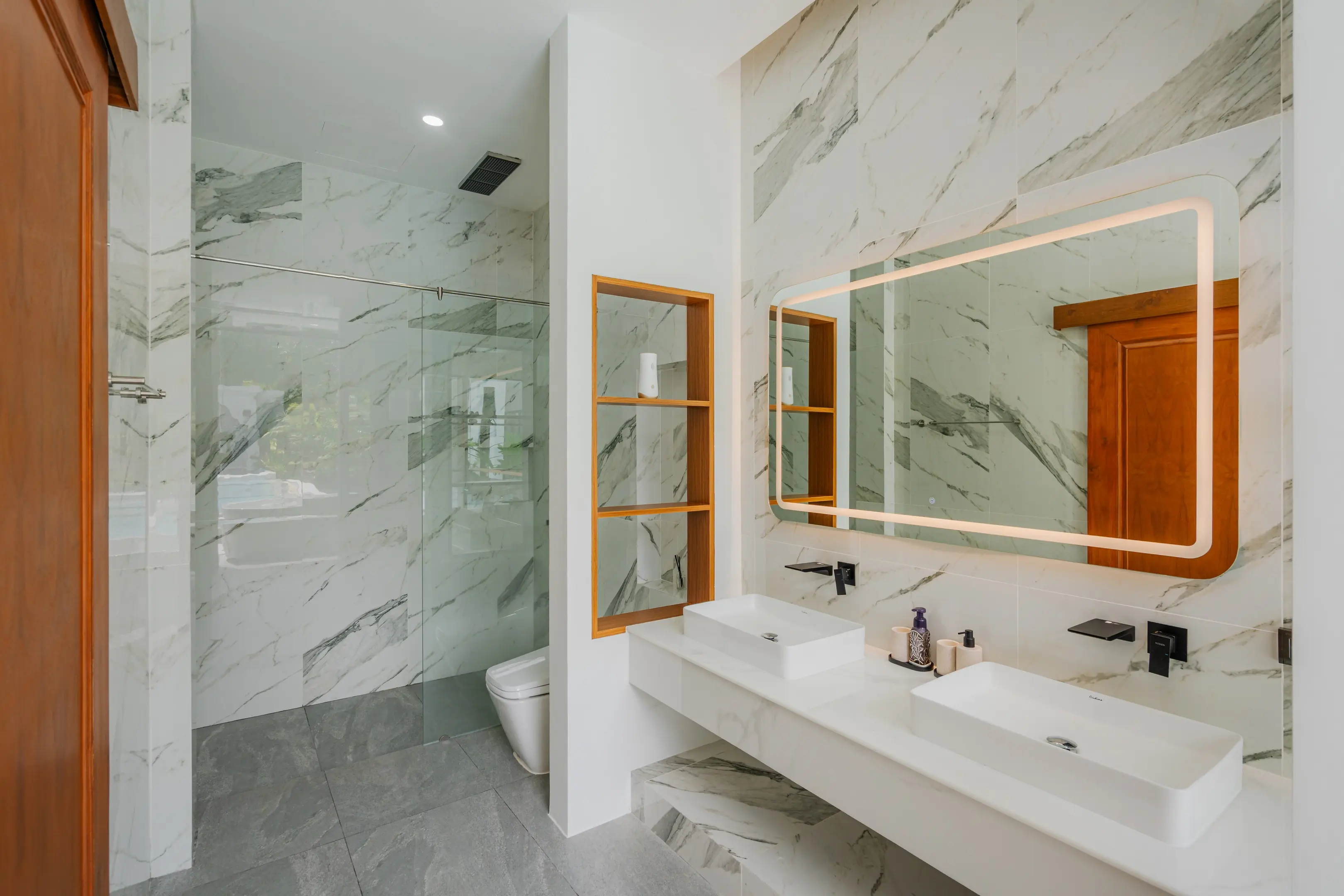 Spacious 5-Bedroom Modern Villa with Private Pool and Scenic Mountain Views in Menara, Phuket