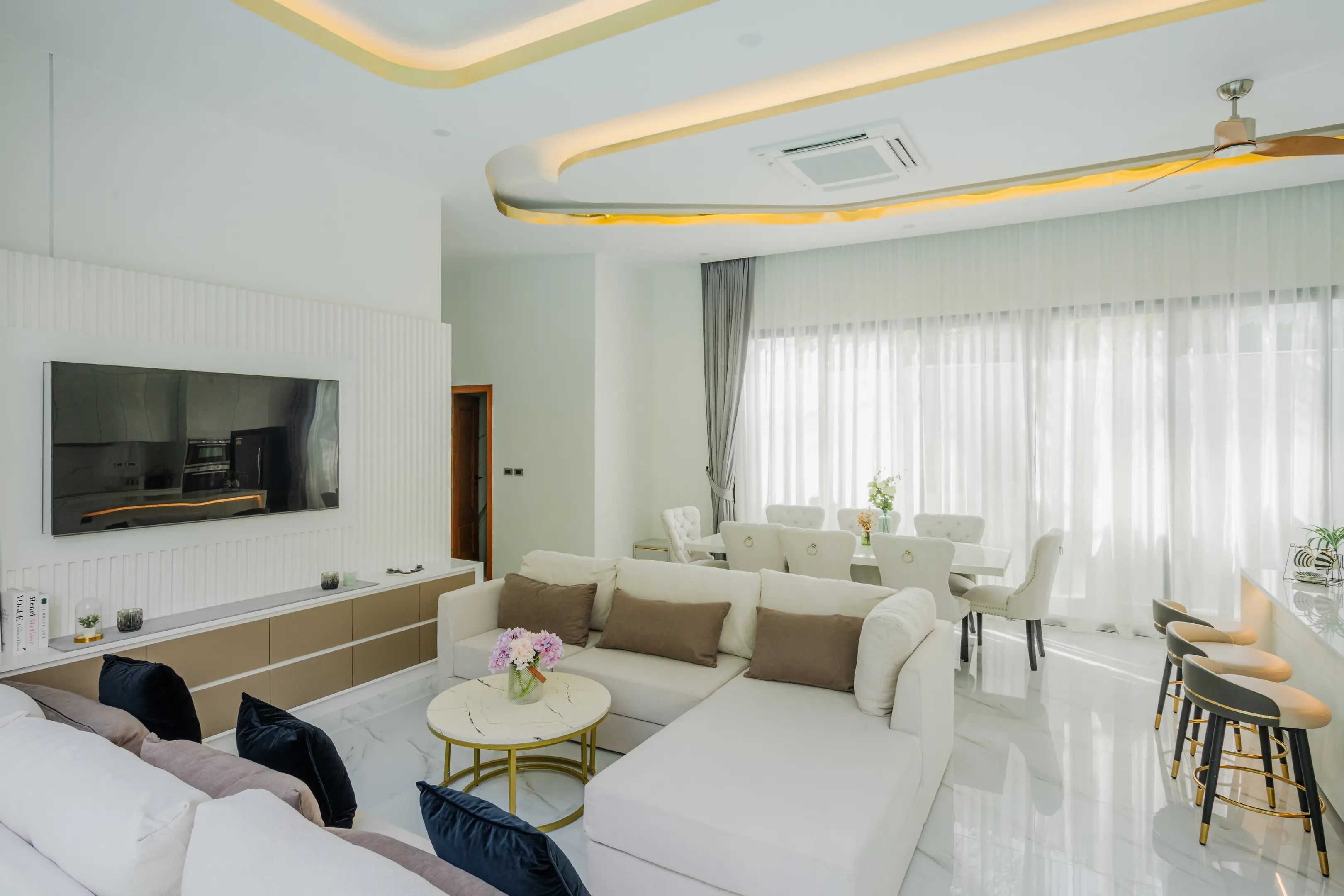 Spacious 5-Bedroom Modern Villa with Private Pool and Scenic Mountain Views in Menara, Phuket