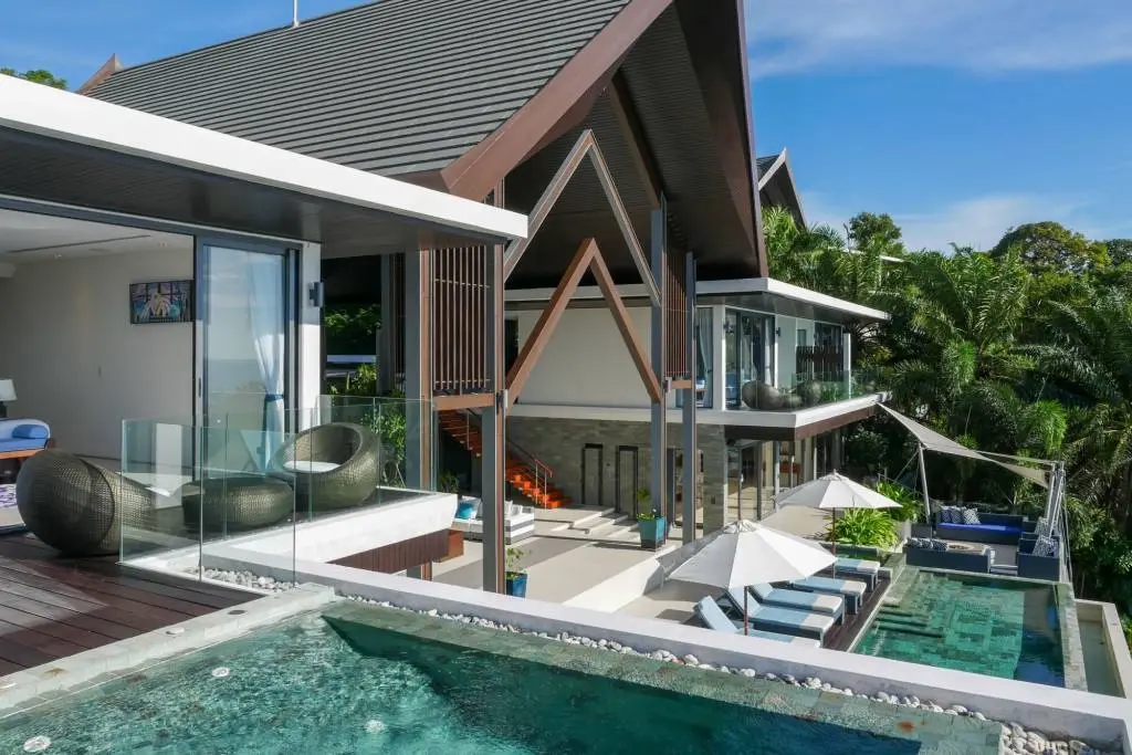 Exclusive Ultra-Luxury Six-Bedroom Sea View Villa on Millionaires’ Mile