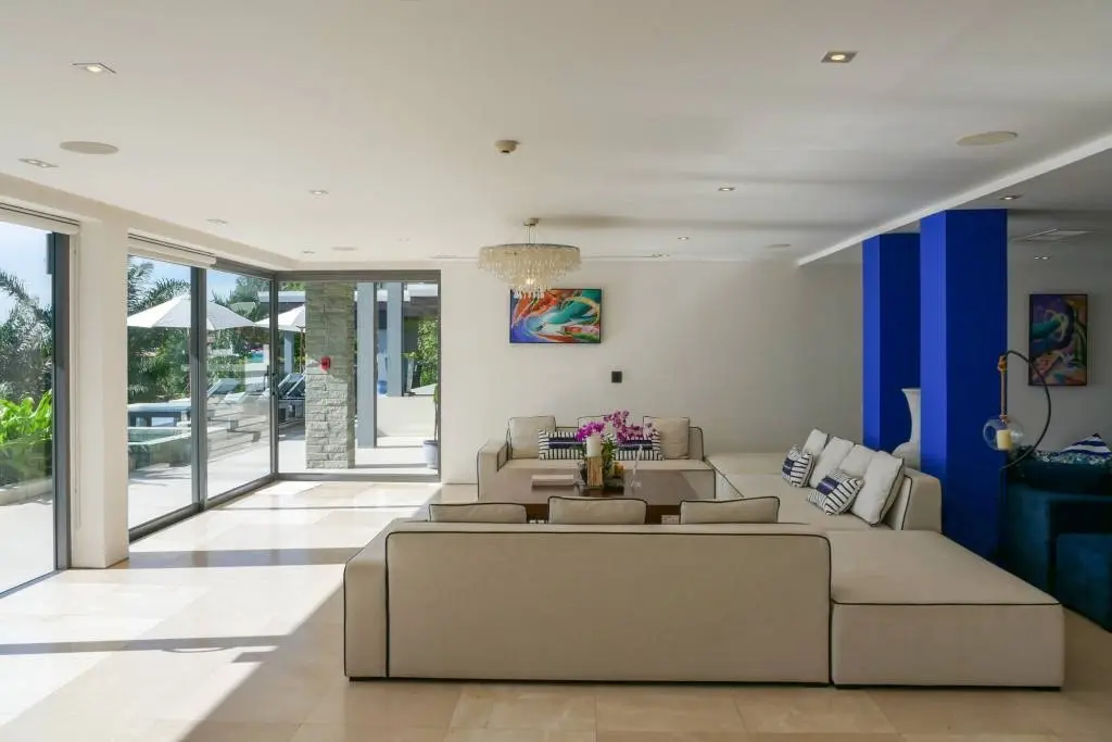 Exclusive Ultra-Luxury Six-Bedroom Sea View Villa on Millionaires’ Mile