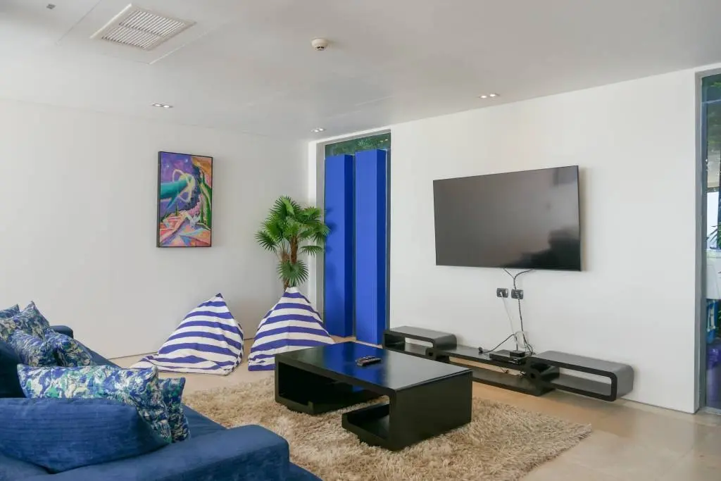 Exclusive Ultra-Luxury Six-Bedroom Sea View Villa on Millionaires’ Mile