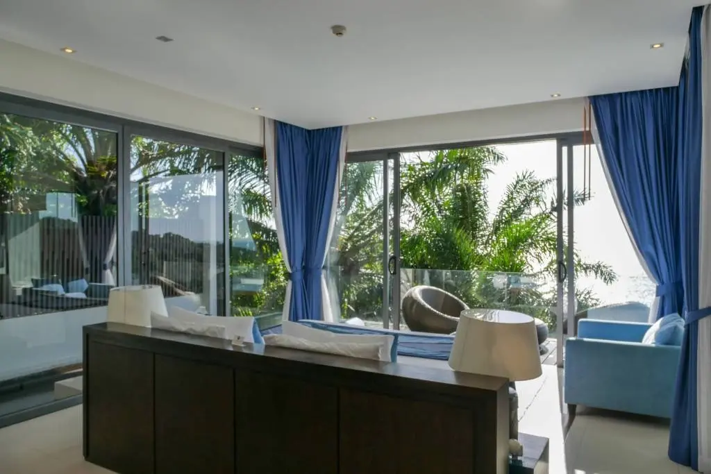 Exclusive Ultra-Luxury Six-Bedroom Sea View Villa on Millionaires’ Mile