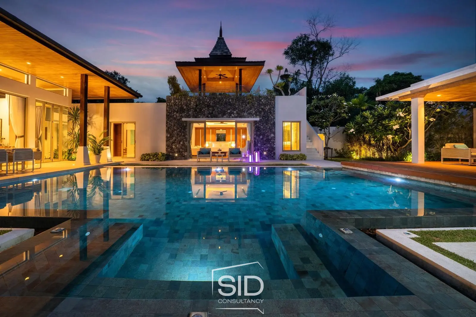Luxury 4BR Pool Villa Near Bangtao Beach 