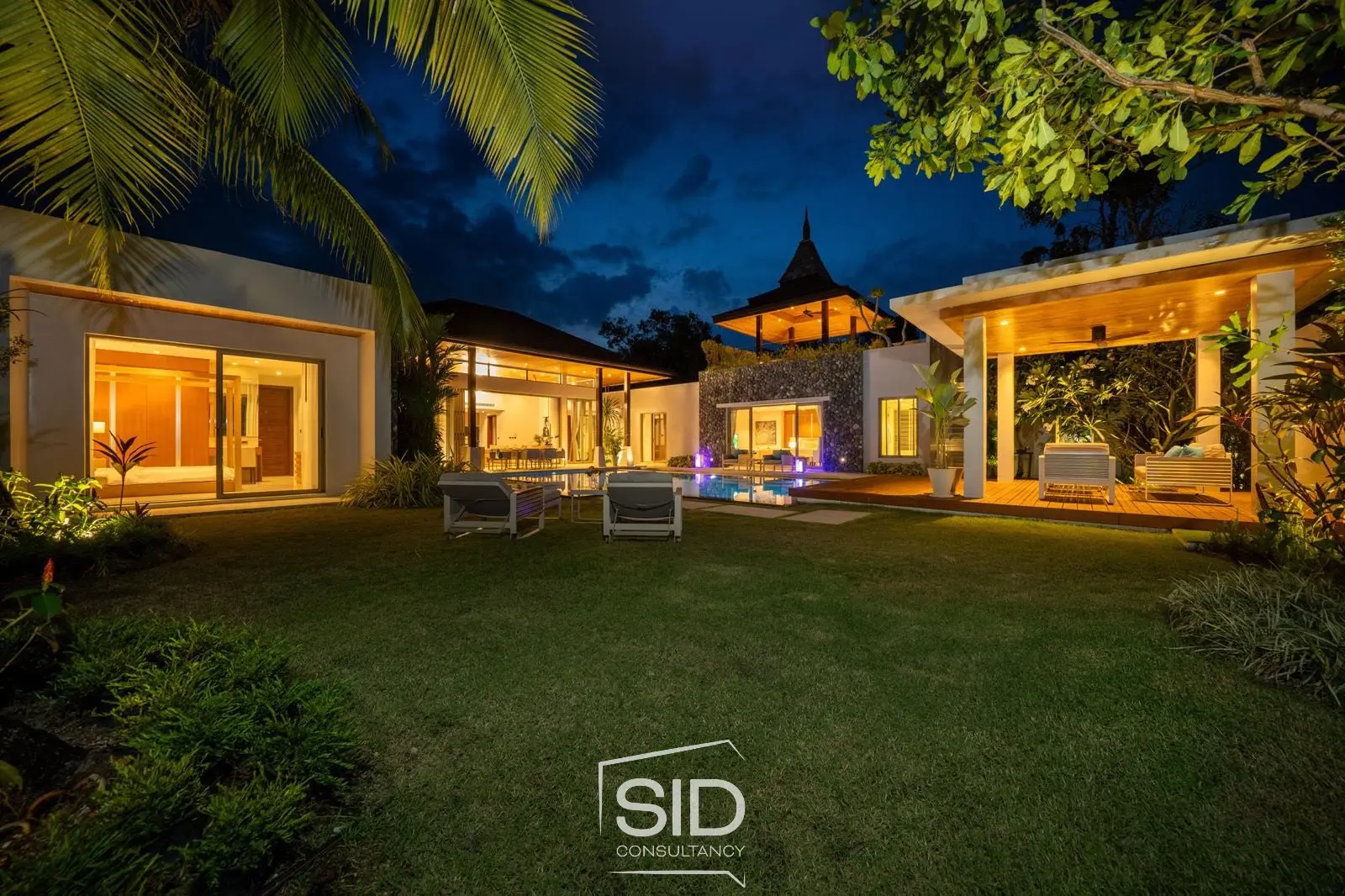 Luxury 4BR Pool Villa Near Bangtao Beach 