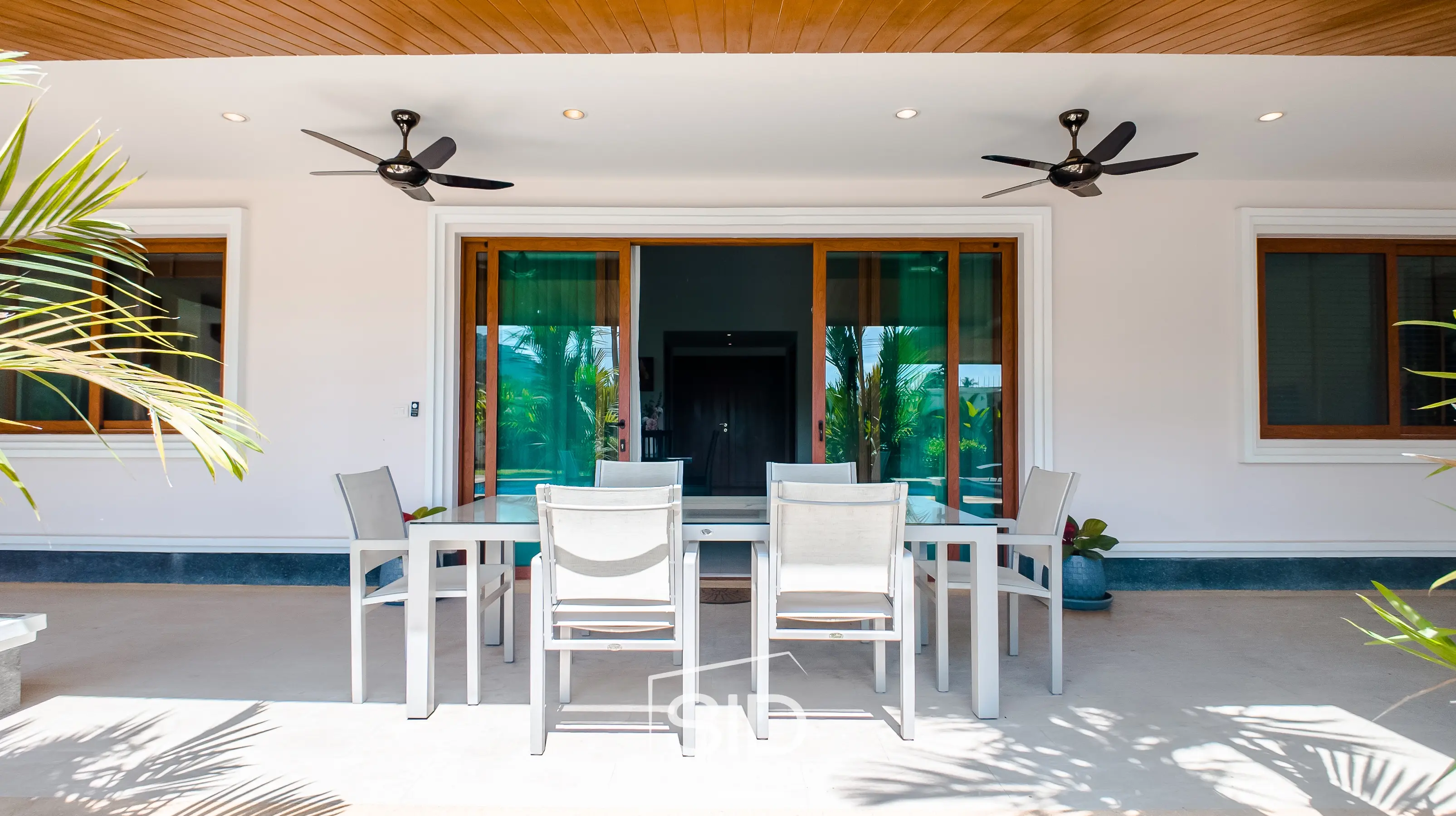 Villa 8 – Spacious Tropical Living in the Heart 
