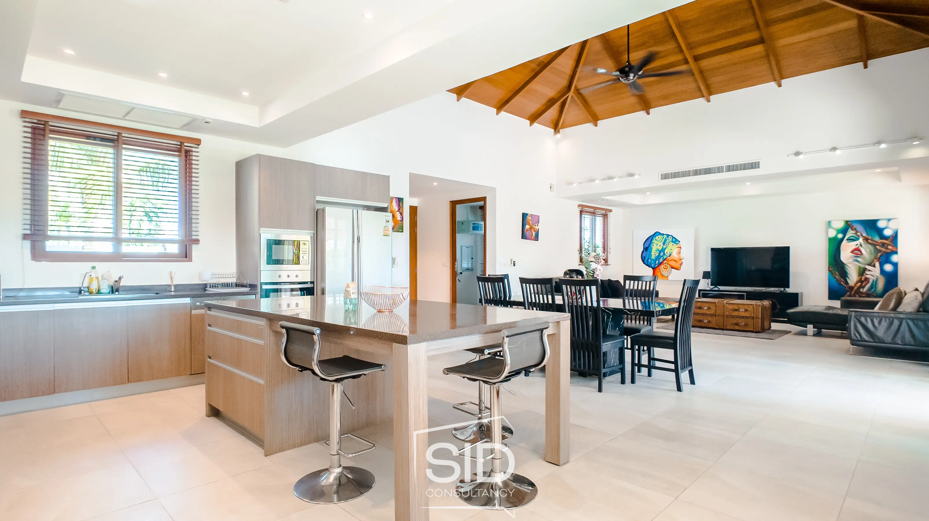Villa 8 – Spacious Tropical Living in the Heart 